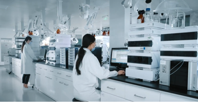 银发经济崛起:保健产业30年蜕变,开启8万亿市场新篇章