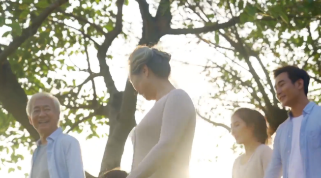 银发经济崛起:保健产业30年蜕变,开启8万亿市场新篇章