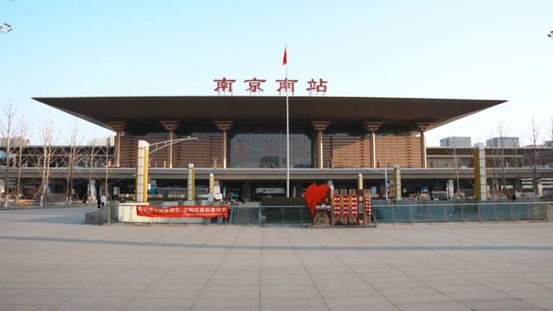 南京文旅携手小铁智慧寄存启动“轻松游”行李服务，构建文旅服务智慧新生态