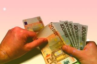 a股资金面日报：主力资金加仓食品饮料股、医药股北向资金抢筹五粮液等